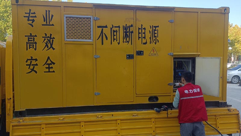 化隆柴油发电机组和UPS电源配合使用时，如何避免切换过程中的电力中断？